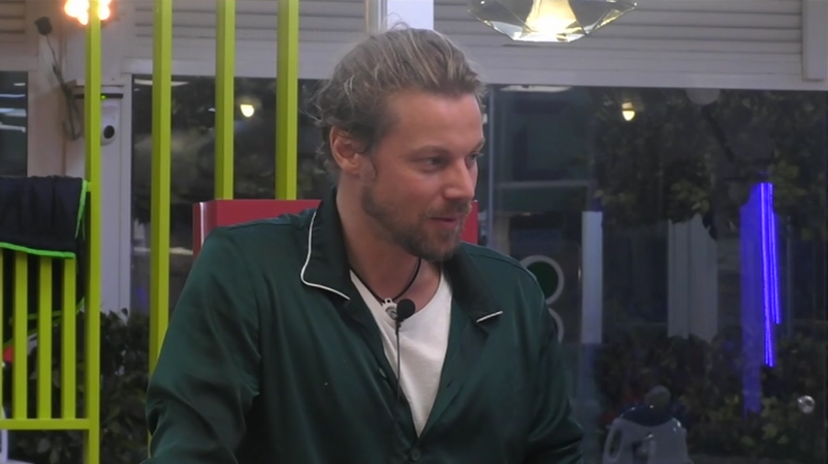 Davide Silvestri deluso da Alex Belli parla di “negatività”: “Ho sentito una oscurità brutta” preview