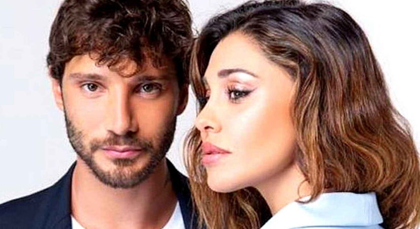 Il bacio tra Stefano e Belen finisce in copertina: “sono tornati a essere marito e moglie” preview