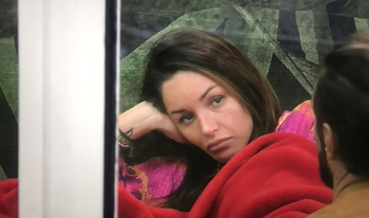 “Delia ha violato il regolamento!”: rischio squalifica per la moglie di Alex Belli? article-post