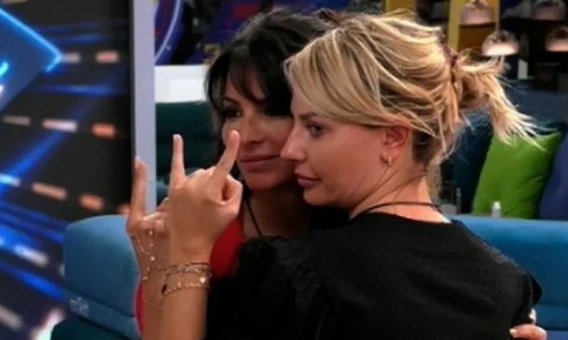 La reazione di Lorenzo Amoruso dopo le accuse a Manila: video di Katia e Soleil nel mirino preview