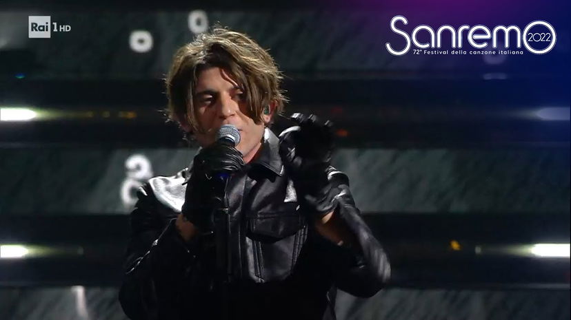Rkomi, ecco il testo della canzone “Insuperabile” a Sanremo 2022: il significato preview