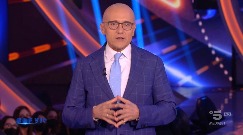 Guerra tra Russia e Ucraina non spegne il GF Vip: Signorini spiega perché preview