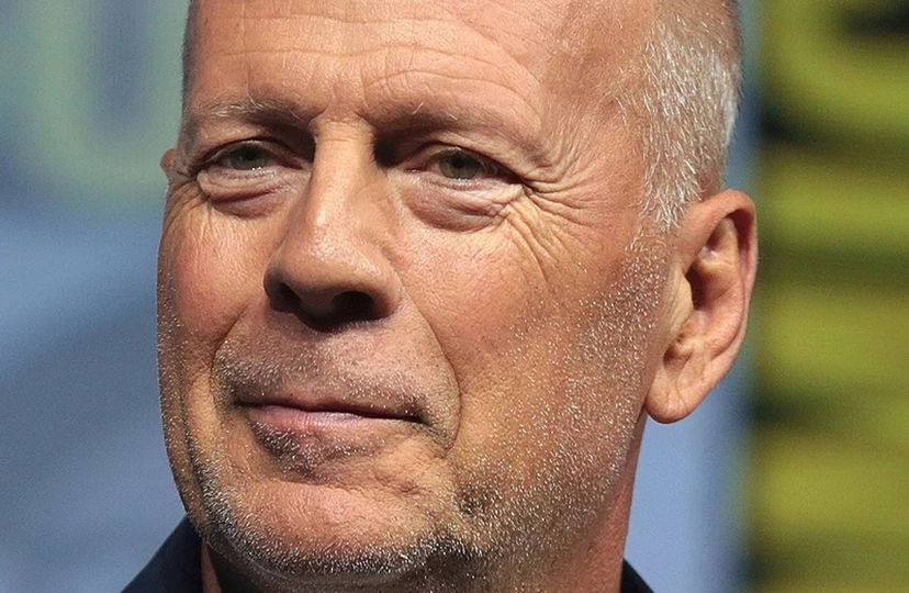 Bruce Willis abbandona il cinema: “Ha l’afasia”, ecco cosa è la malattia di cui soffre, l’annuncio shock preview