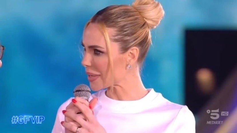 Isola dei Famosi, Ilary Blasi svela quali naufraghi la incuriosiscono di più preview