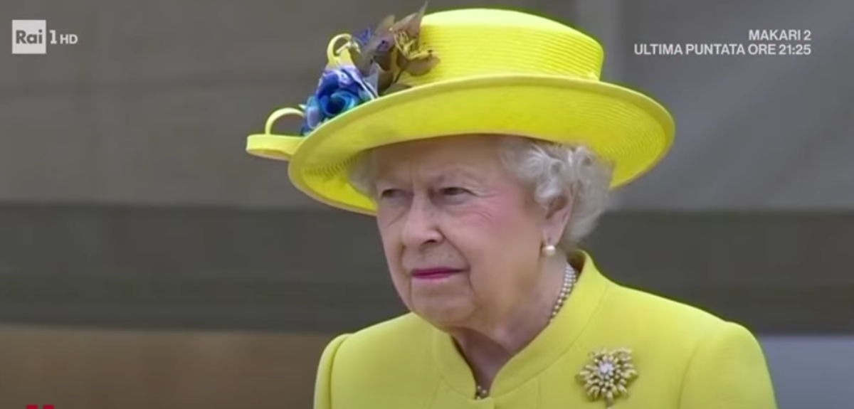 Come sta la Regina Elisabetta? “In sedia a rotelle”, annullati gli impegni article-post