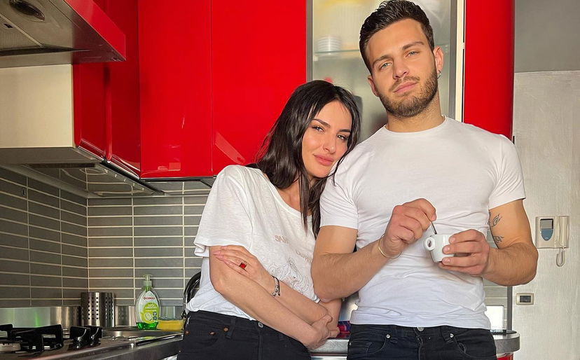 Arisa e Vito Coppola stanno insieme per “business”? L’ex di lei parla di una presunta omosessualità e attacca la coppia article-post