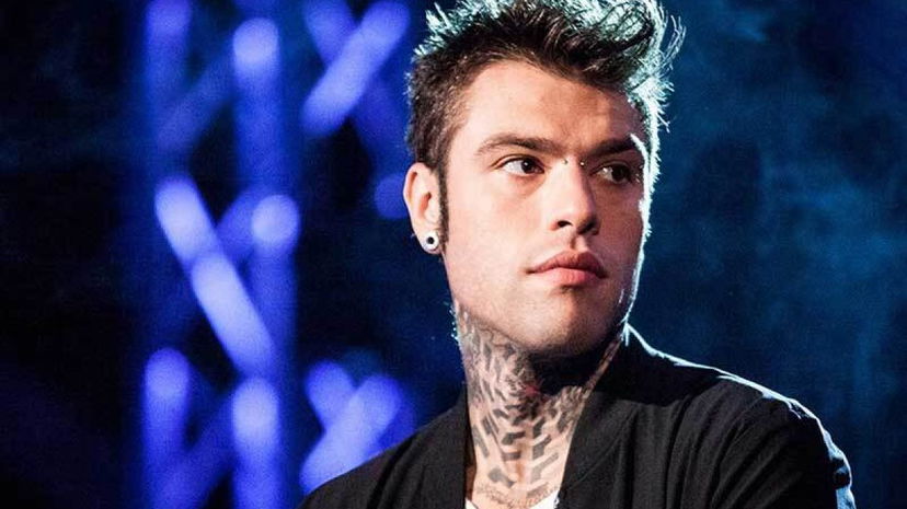 Fedez è stato operato all’addome, come sta? Le cure dopo l’intervento: “Presto a casa” preview