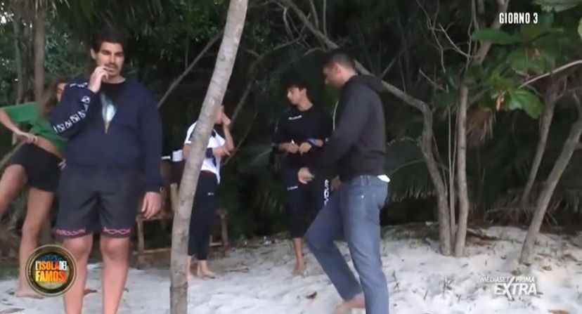 “Naufraghi messi in sicurezza”: tempesta all’Isola dei Famosi, cosa succede preview