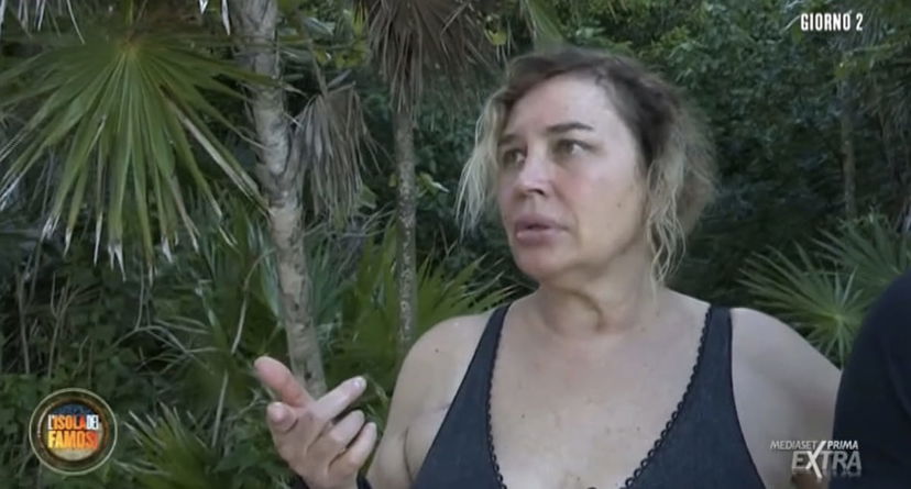 Brutta caduta per Lory Del Santo all’Isola dei Famosi: come sta? – VIDEO preview