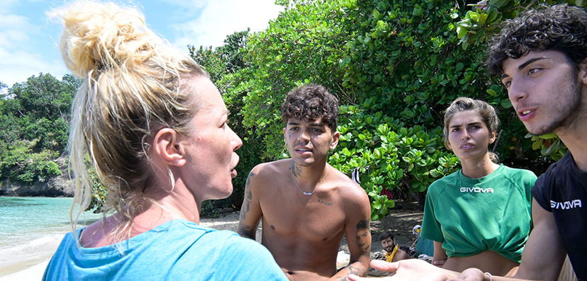 Isola dei Famosi, Licia litiga con Blind e Nicolas sbotta contro Ilona: “Non fa un cazz*!” – VIDEO preview
