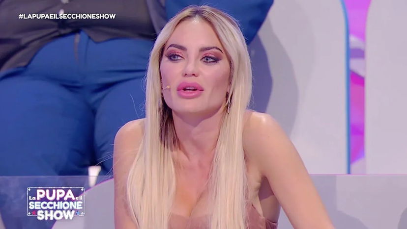 Finale La Pupa e il Secchione Show, spoiler: Elena Morali “sclera”, Favoloso le chiede di sposarlo article-post