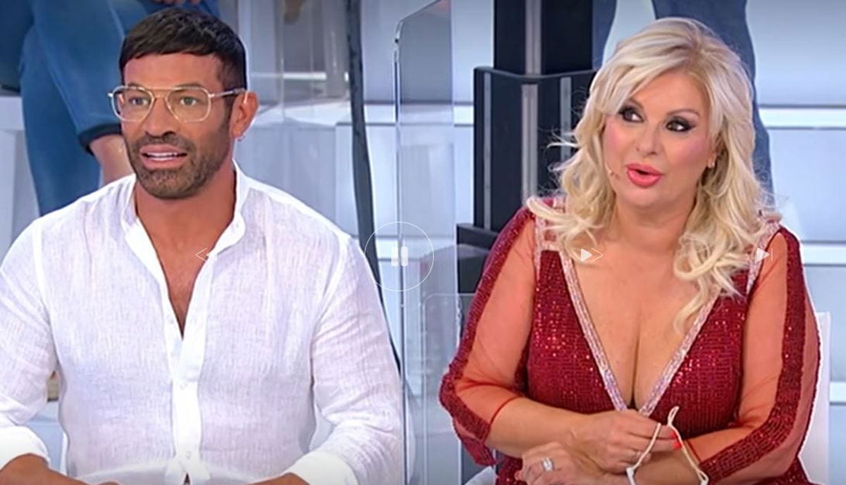 Quanto guadagnano Gianni Sperti e Tina Cipollari a Uomini e Donne? Spunta il presunto cachet article-post