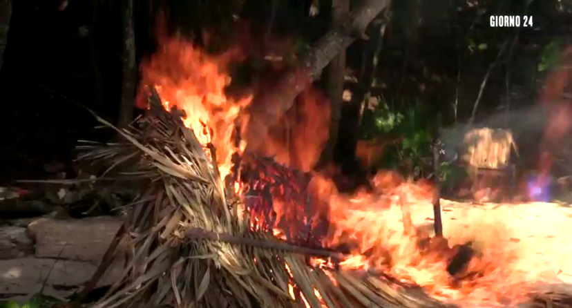 Incendio all’Isola dei Famosi 2022, il fuoco distrugge il paravento prima della diretta – VIDEO preview