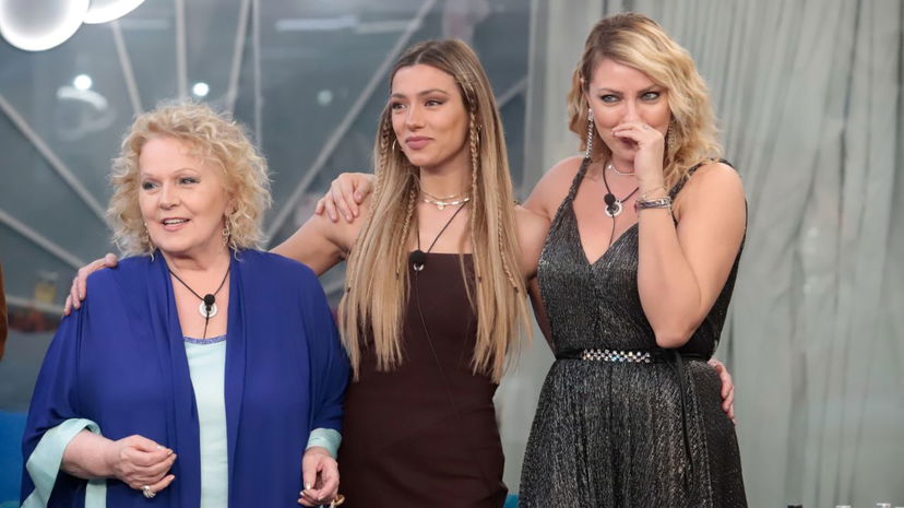 Manila Nazzaro svela quando è cambiato il suo rapporto con Katia Ricciarelli e parla di Soleil Sorge: i rapporti oggi preview