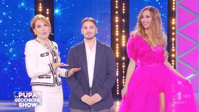 Nicolò Scalfi torna a La Pupa e il Secchione Show? Amore e baci nella Villa! preview