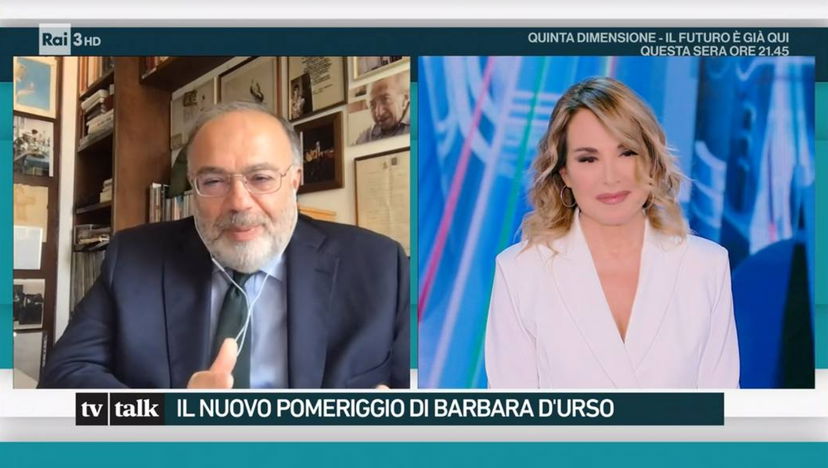 Barbara d’Urso risponde alle critiche di Sonia Bruganelli e Andrea Pucci e svela cosa le ha chiesto l’editore preview