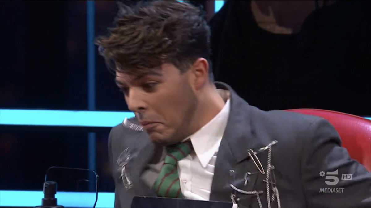 “Stash, cosa stai leggendo?”: giallo ad Amici 21 sul quaderno del cantante article-post