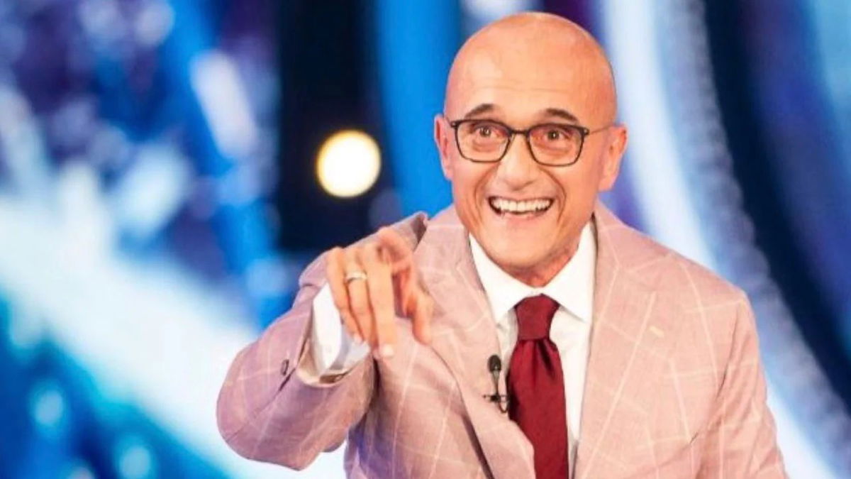 Alfonso Signorini avrebbe trovato la nuova opinionista del Grande Fratello Vip (e il suo nome piacerà a pochi) article-post