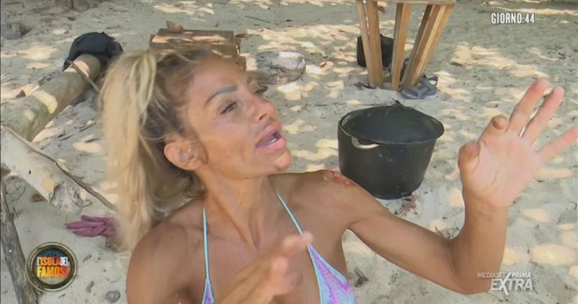 Laura Maddaloni “ha fatto una cosa agghiacciante”, nuove accuse all’Isola dei Famosi preview