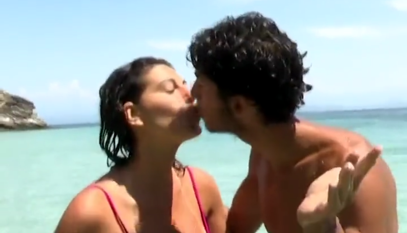 Alessandro e Maria Laura: bacio all’Isola, la reazione di Carmen Di Pietro – VIDEO preview
