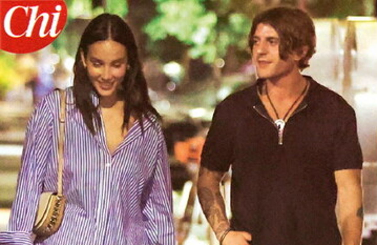 Paola Di Benedetto e Rkomi sono una coppia, è ufficiale: ecco la foto del bacio article-post