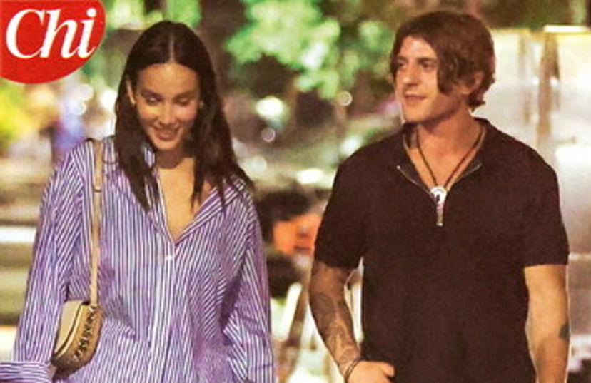 Paola Di Benedetto e Rkomi sono una coppia, è ufficiale: ecco la foto del bacio preview