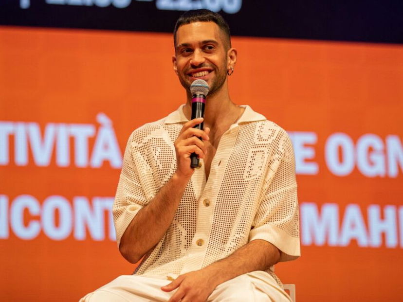 La fan di Mahmood gli fa una richiesta molto particolare: la sua epica reazione – VIDEO preview