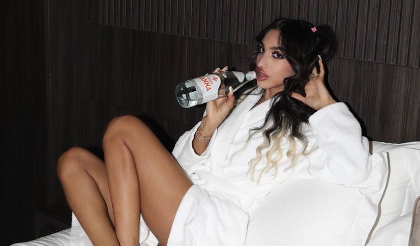 Lulù Selassiè “crocifissa” dal gossip dopo il party: contattato l’hotel, il manager ed Alex Belli preview