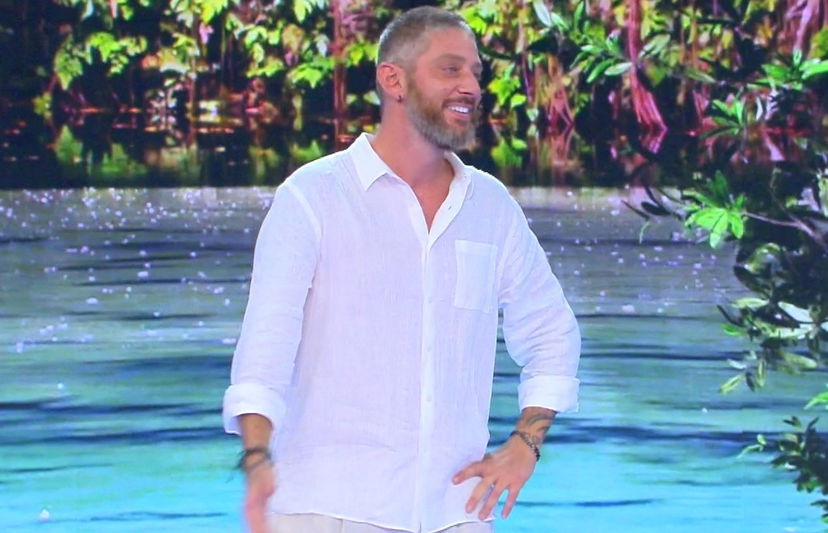 Edoardo Tavassi “va via come il pane”: il croccante spiffero dopo l’Isola dei Famosi preview