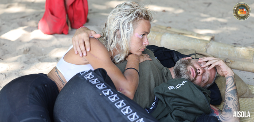 Edoardo Tavassi vive con la ex fidanzata, parla un’amica: “Ha una patologia, non esce di casa da dieci anni” preview