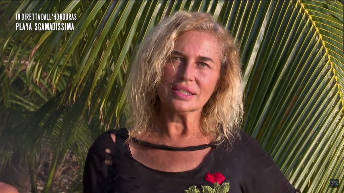 Lo staff di Lory Del Santo interviene dopo il pasticcio social: “Ecco la verità!” article-post