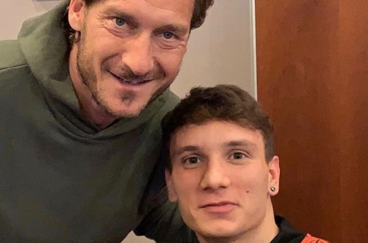 Totti come Manuel Bortuzzo, scoppia l’ironia dopo la separazione da Ilary Blasi article-post