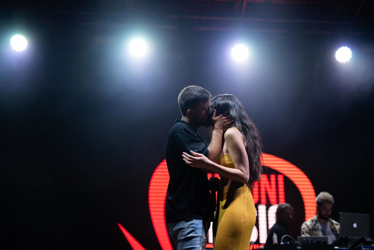 Pierpaolo Pretelli e Giulia Salemi, passionale bacio al Giffoni: schiaffo al gossip perché l’amore è l’unica cosa che conta article-post