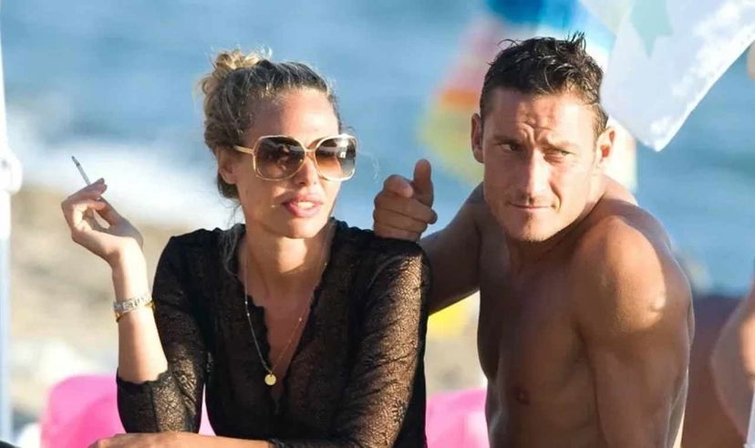 Ilary Blasi e Francesco Totti: “messaggi compromettenti sul telefono della moglie che avrebbe perso la testa per un aitante giovane”, nuovi retroscena di Chi Magazine preview