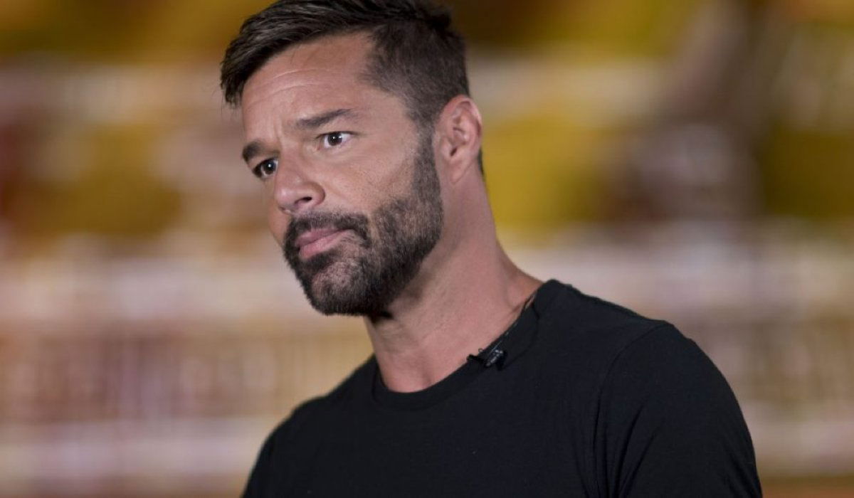 Ricky Martin rischia 50 anni di carcere, il nipote lo accusa di molestie: il fratello interviene article-post