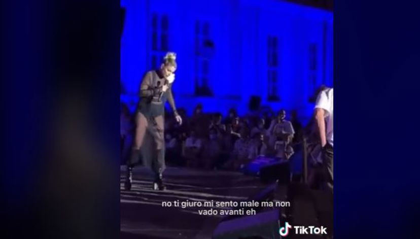 Emma Marrone, concerto rischia di saltare: la sua più grande paura si palesa sul palco “Mi sento male!” – VIDEO preview