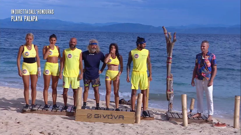 “Sto male”, ex dell’Isola dei Famosi rivela il suo forte malessere: “Morta dentro!” preview