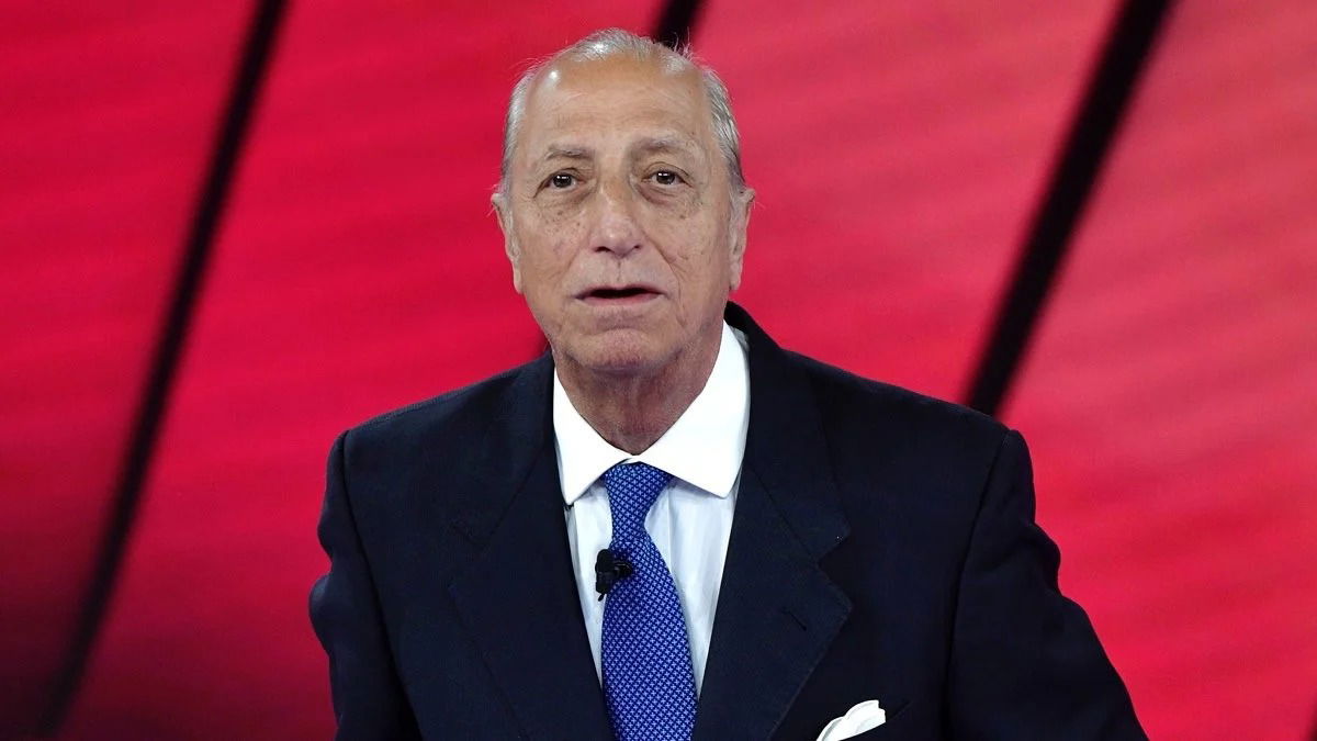 Pippo Franco ha avuto un ictus, ricoverato d’urgenza: come sta? Le condizioni article-post