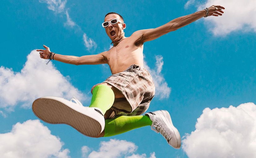 Sangiovanni si arrabbia dopo un articolo: “Il mio live non è stato una merd*!”, poi fa una richiesta preview