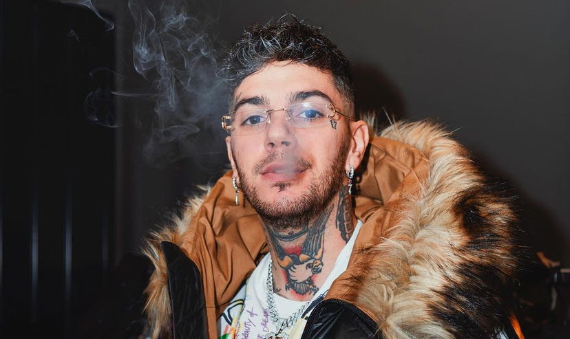 Emis Killa offende Chiara Scelsi: “Tossica di merd* che ha succhiato il cazz* ad un trapper!” (poi cancella tutto) preview