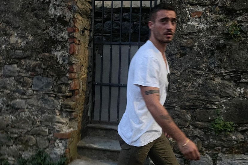 “Vive di luce riflessa?”, ex concorrente difende Antonino Spinalbese al GF Vip preview