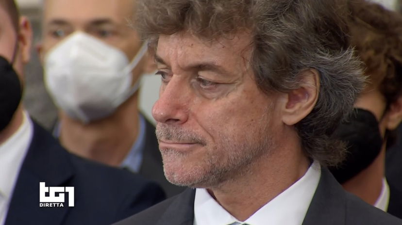 Piero Angela, l’ultimo saluto del figlio Alberto: il commovente discorso per ricordare il padre – VIDEO preview