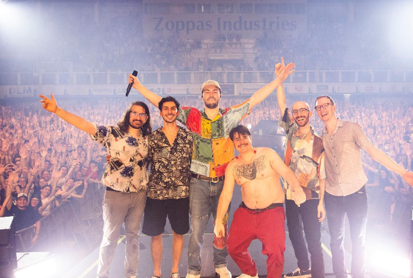 Riccardo Zanotti lascia I Pinguini Tattici Nucleari? “Colossale fake news!”, il frontman interviene preview