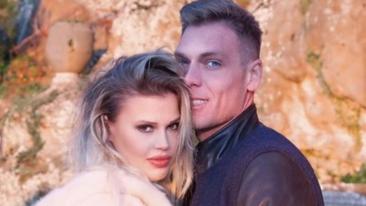 Carlotta Dell’Isola “sgonfia” la crisi con Nello e dà la colpa ai “titoloni”: il dietrofront nonsense article-post