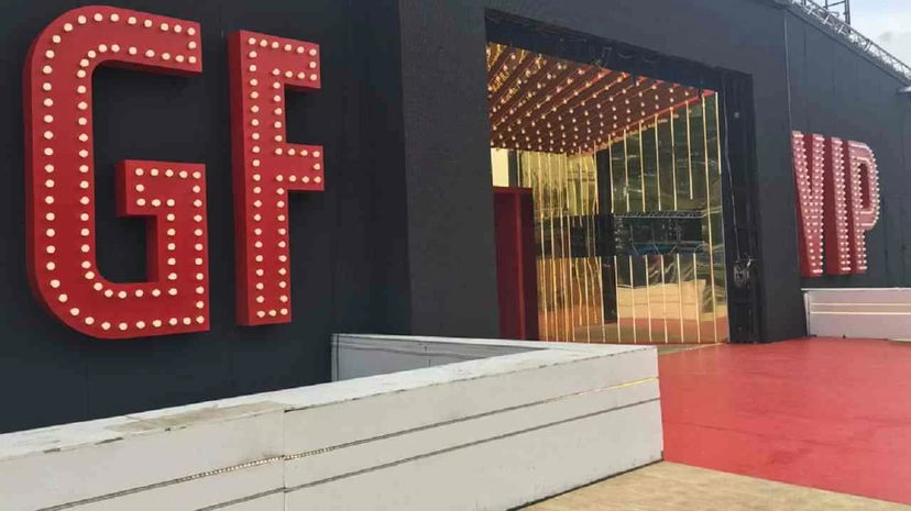 Incendio agli studios di Cinecittà: Casa GF Vip a rischio, in fiamme set e scenografie preview