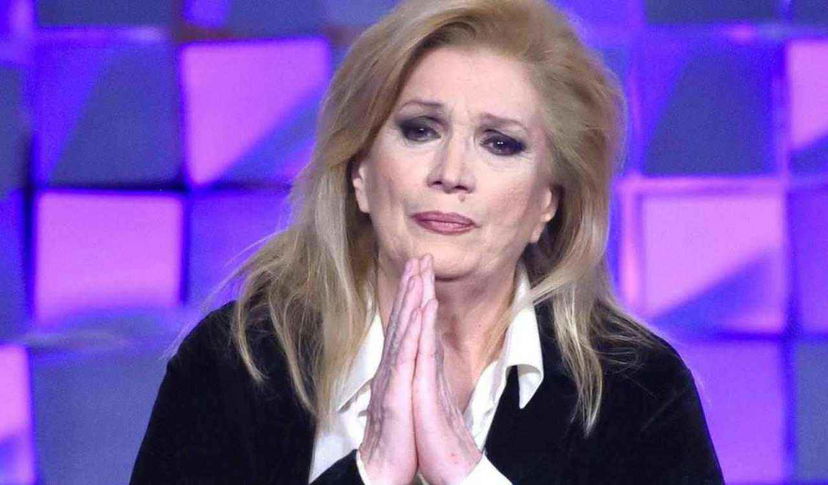 Iva Zanicchi vittima degli hacker: “pubblicati contenuti privati”, la foto intima fa il giro della rete preview