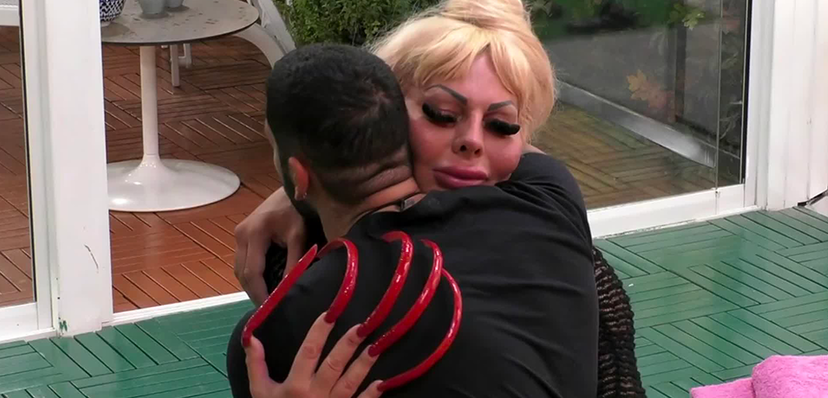 Elenoire Ferruzzi “minaccia” di buttare fuori Luca Salatino: “Gliela faccio pagare, deve andare via!” – VIDEO preview