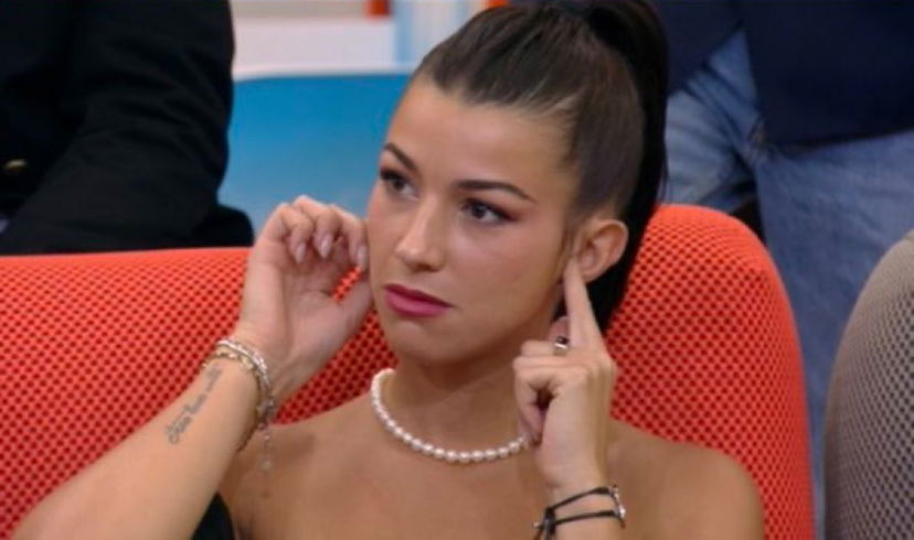 “Ecco quanto guadagno al mese”, Ginevra Lamborghini si sfoga nella notte: “questo è il mio stipendio!” preview