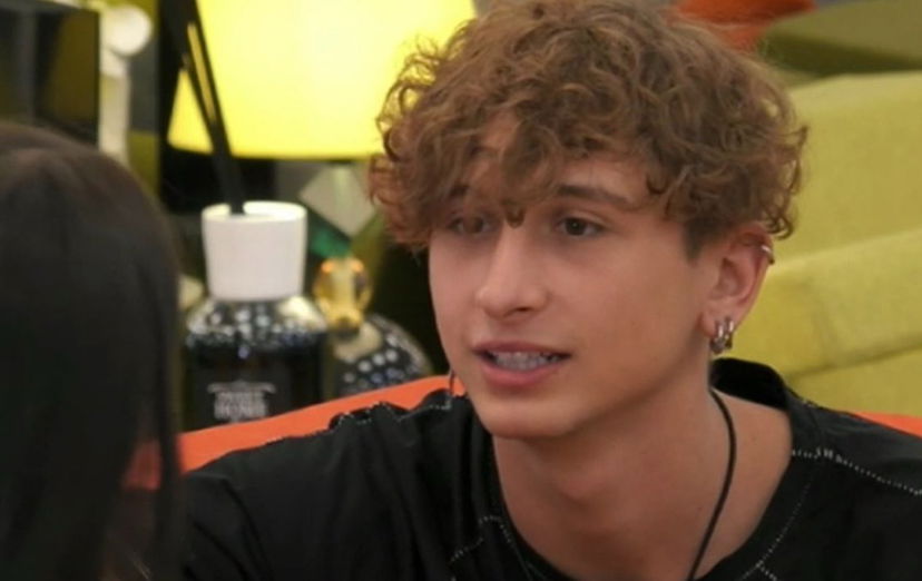 George Ciupilan, bacio gay e voglia di “vestirsi da donna”: il cambiamento dell’ex collegiale – VIDEO preview