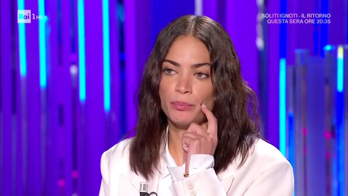 Elodie svela se è innamorata di Andrea Iannone: la curiosa reazione di Mara Venier article-post